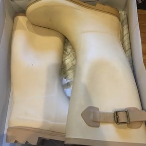 NWT Aldo rainboots color bone size 7